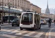 Microbuzul autonom din Torino a transportat 1.000 de pasageri, dar a cerut 640 de intervenții Microbuzul autonom din Torino a transportat 1.000 de pasageri, dar a cerut 640 de intervenții
