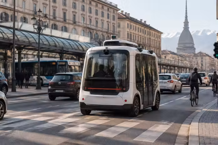 Microbuzul autonom din Torino a transportat 1.000 de pasageri, dar a cerut 640 de intervenții